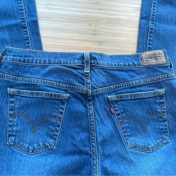 Levi’s - Picture 3 of 9